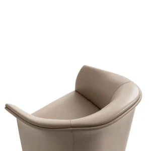Canterbury | Fauteuil design haut de gamme Bentley Home en cuir ou tissu, silhouette enveloppante et logo brodé, disponible chez D-Style Interior