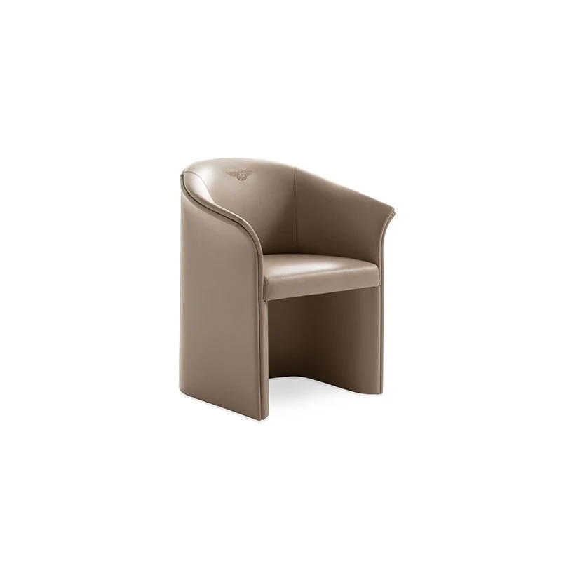Canterbury | Fauteuil design haut de gamme Bentley Home en cuir ou tissu, silhouette enveloppante et logo brodé, disponible chez D-Style Interior