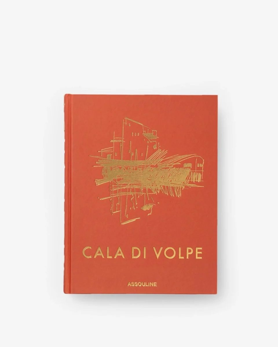Livre design haut de gamme Cala Di Volpe par Assouline, édition Hospitality en couverture soie, disponible chez D-Style Interior.