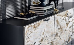 Buffet design haut de gamme Metropol par Cattelan Italia, portes céramique Marmi avec structure bois laqué, disponible chez D-Style Interior