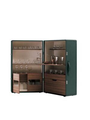 Meuble bar design haut de gamme Isidoro par Poltrona Frau, structure gainée cuir avec roulettes, disponible chez D-Style Interior