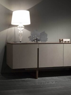 Buffet design haut de gamme Fidelio Cabinet bas par Poltrona Frau, structure frêne avec intérieur érable et plateau marbre, disponible chez D-Style Interior