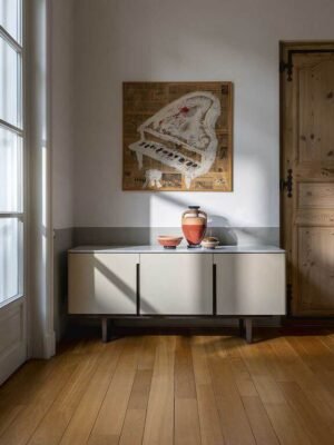 Buffet design haut de gamme Fidelio Cabinet bas par Poltrona Frau, structure frêne avec intérieur érable et plateau marbre, disponible chez D-Style Interior