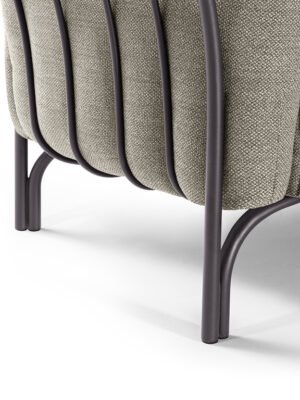 Canapé design haut de gamme Mirabell par Poltrona Frau, structure aluminium embossé avec coussins déhoussables, disponible chez D-Style Interior