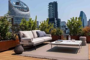 Canapé design haut de gamme Souvenir d'Italie par Poltrona Frau, structure aluminium avec tressage polypropylène, disponible chez D-Style Interior