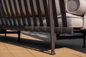 Canapé design haut de gamme Souvenir d'Italie par Poltrona Frau, structure aluminium avec tressage polypropylène, disponible chez D-Style Interior