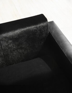 Canapé design haut de gamme Linea A par Poltrona Frau, structure hêtre massif avec revêtement cuir Pelle Frau®, disponible chez D-Style Interior