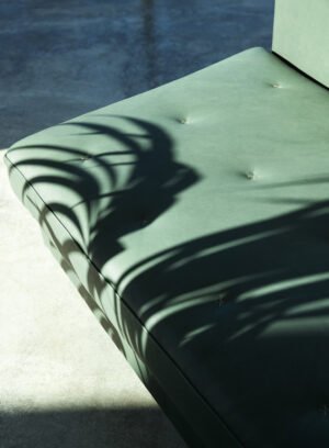 Canapé design haut de gamme Kennedee par Poltrona Frau, système modulable avec matelassage main motif X, disponible chez D-Style Interior