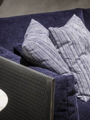 Canapé design haut de gamme Clayton par Poltrona Frau, structure sangles cuir tressées main avec piqûres X, disponible chez D-Style Interior