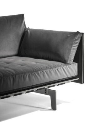 Canapé design haut de gamme Clayton par Poltrona Frau, structure sangles cuir tressées main avec piqûres X, disponible chez D-Style Interior