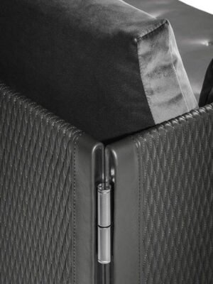 Canapé design haut de gamme Clayton par Poltrona Frau, structure sangles cuir tressées main avec piqûres X, disponible chez D-Style Interior