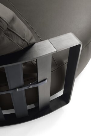 Canapé design haut de gamme Scarlett par Poltrona Frau, forme circulaire rotative avec structure acier et sangles cuir, disponible chez D-Style Interior