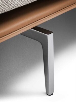 Canapé design haut de gamme Get Back par Poltrona Frau, système modulaire avec structure aluminium et coussins plumes, disponible chez D-Style Interior