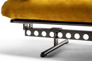 Canapé design haut de gamme Ouverture par Poltrona Frau, structure acier noir mat avec coussins plumes déhoussables, disponible chez D-Style Interior