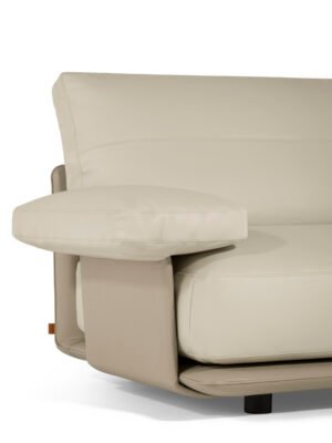 Blisscape Canapé Poltrona Frau : canapé design haut de gamme trois places signé Serafini + Palomba. Structure cuir, coussins amovibles. D-Style Interior.