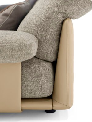 Blisscape Canapé Poltrona Frau : canapé design haut de gamme trois places signé Serafini + Palomba. Structure cuir, coussins amovibles. D-Style Interior.