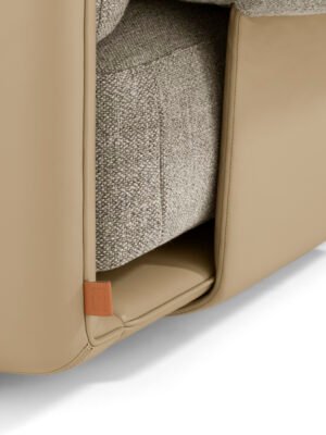 Blisscape Canapé Poltrona Frau : canapé design haut de gamme trois places signé Serafini + Palomba. Structure cuir, coussins amovibles. D-Style Interior.