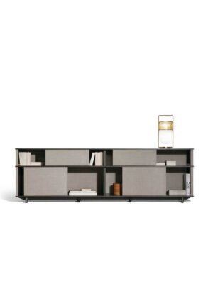 Lloyd Tex Cabinet faible Poltrona Frau : bibliothèque design haut de gamme avec panneaux Techno-fabric coulissants. Design Jean-Marie Massaud. D-Style Interior.