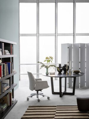 Downtown | Chaise de bureau par Poltrona Frau, design haut de gamme par Jean-Marie Massaud, revêtement cuir Pelle Frau®. Disponible chez D-Style Interior.