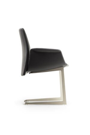 Downtown Conference | Chaise Cantilever Poltrona Frau, design contemporain et ergonomique par Jean-Marie Massaud, revêtement cuir Pelle Frau®. Disponible chez D-Style Interior.