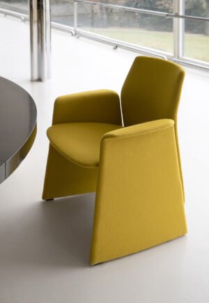 Downtown Conference | Chaise Bridge Poltrona Frau, design contemporain et ergonomique par Jean-Marie Massaud, revêtement cuir Pelle Frau®. Disponible chez D-Style Interior.