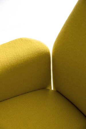 Downtown Conference | Chaise Bridge Poltrona Frau, design contemporain et ergonomique par Jean-Marie Massaud, revêtement cuir Pelle Frau®. Disponible chez D-Style Interior.