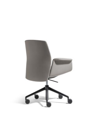 Downtown Conference | Chaise de bureau haut de gamme 360° Poltrona Frau, design italien et ergonomique par Jean-Marie Massaud, revêtement cuir Pelle Frau®. Disponible chez D-Style Interior.