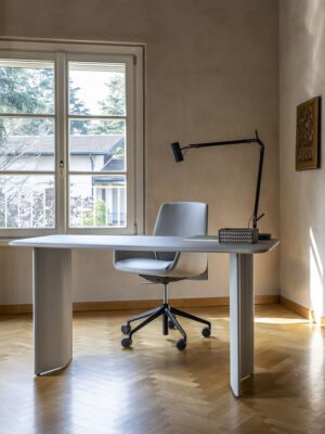Downtown Conference | Chaise de bureau haut de gamme 360° Poltrona Frau, design italien et ergonomique par Jean-Marie Massaud, revêtement cuir Pelle Frau®. Disponible chez D-Style Interior.