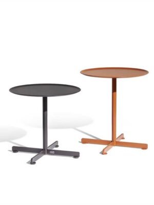 Bob Outdoor Table basse design haut de gamme Poltrona Frau, acier inoxydable laqué, élégante et résistante, disponible chez D-Style Interior.