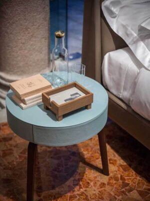 Fiorile | Table basse design haut de gamme Poltrona Frau avec tiroirs, base frêne moka ou wengé, plateau cuir Pelle Frau® ou bois marqueté, formes modulables, disponible chez D-Style Interior