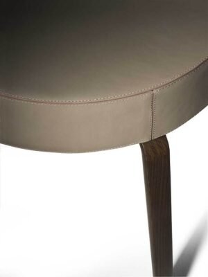 Fiorile | Table basse design haut de gamme Poltrona Frau avec tiroirs, base frêne moka ou wengé, plateau cuir Pelle Frau® ou bois marqueté, formes modulables, disponible chez D-Style Interior