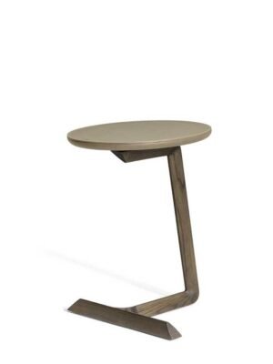 Fidelio | Table basse design haut de gamme Poltrona Frau elliptique, piètement en frêne massif moka ou wengé, plateau cuir Saddle Extra et Pelle Frau®, détails laiton, disponible chez D-Style Interior