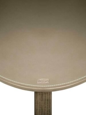 Fidelio | Table basse design haut de gamme Poltrona Frau elliptique, piètement en frêne massif moka ou wengé, plateau cuir Saddle Extra et Pelle Frau®, détails laiton, disponible chez D-Style Interior
