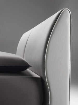 Eosonno Lit design haut de gamme Poltrona Frau en cuir Pelle Frau® et bois massif, design italien disponible chez D-Style Interior