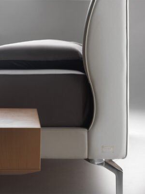 Eosonno Lit design haut de gamme Poltrona Frau en cuir Pelle Frau® et bois massif, design italien disponible chez D-Style Interior