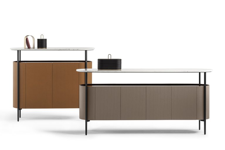 Bibliothèque design haut de gamme Oceano par Poltrona Frau, malle-bibliothèque en cuir Pelle Frau® avec bureau rabattable, disponible chez D-Style Interior