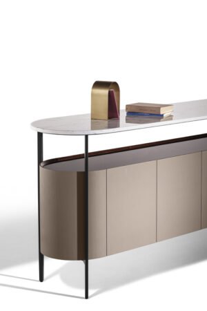 Bibliothèque design haut de gamme Mi Cabinet bas par Poltrona Frau, 4 portes accordéon avec cuir Saddle Extra canneté et plateau marbre, disponible chez D-Style Interior