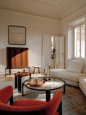 Bibliothèque design haut de gamme DUO Cabinet par Poltrona Frau, structure frêne massif avec finitions noyer et ébène, plateau marbre et éclairage LED, disponible chez D-Style Interior