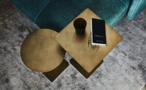 Table basse design haut de gamme Step par Cattelan Italia, hauteur réglable, structure acier, disponible chez D-Style Interior.