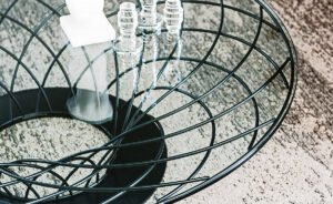 Table basse design haut de gamme Nido par Cattelan Italia, base acier laqué et plateau verre ou acier, disponible chez D-Style Interior.