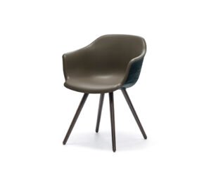 Indy Fauteuil design en polyuréthane souple, élégant et polyvalent, idéal pour les espaces de travail modernes, signé Cattelan Italia et disponible chez D-Style Interior.