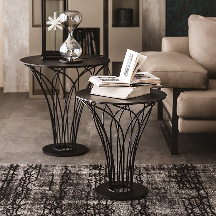 Table basse design haut de gamme Nido par Cattelan Italia, base acier laqué et plateau verre ou acier, disponible chez D-Style Interior.