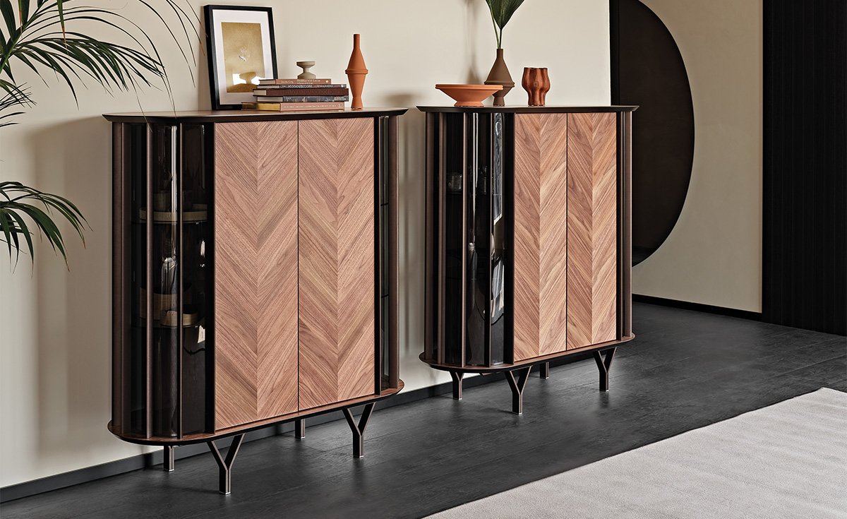Buffet design haut de gamme Costes par Cattelan Italia, côtés verre incurvé avec inserts bronze et portes à lamelles, disponible chez D-Style Interior