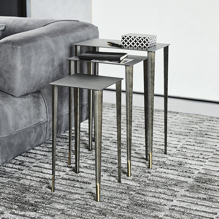 Table basse design haut de gamme Spillo par Cattelan Italia, structure acier Brushed avec détails laiton, disponible chez D-Style Interior.