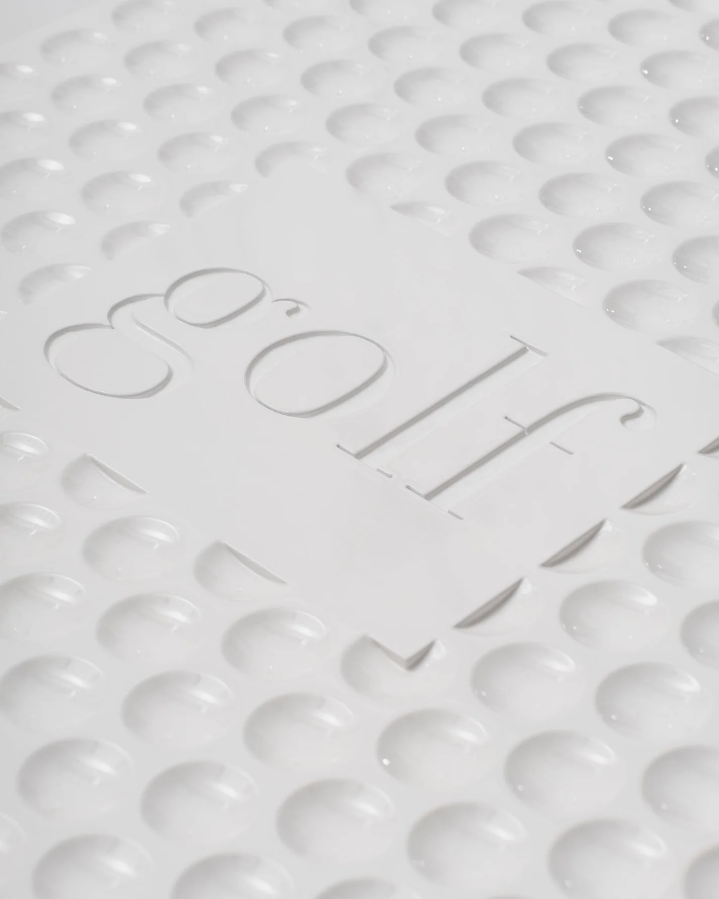 Livre design haut de gamme Golf: The Impossible Collection par Assouline, édition Ultimate sous écrin blanc brillant, disponible chez D-Style Interior.