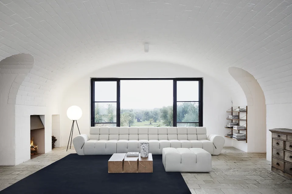 Palmo Coffee Table par Amura Lab – une table basse sculpturale au design italien contemporain, alliant élégance, équilibre et artisanat haut de gamme. Disponible chez D-Style Interior.