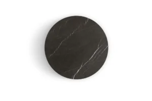 Range par Amura Lab – une table basse au design équilibré et raffiné, alliant métal, bois et marbre avec élégance italienne. Disponible chez D-Style Interior.