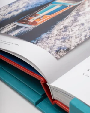 Livre design haut de gamme Riva Aquarama par Assouline, édition Ultimate sous écrin caoutchouc, disponible chez D-Style Interior.