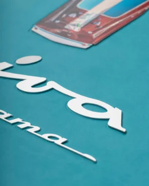 Livre design haut de gamme Riva Aquarama par Assouline, édition Ultimate sous écrin caoutchouc, disponible chez D-Style Interior.