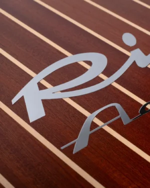 Livre design haut de gamme Riva Aquarama Special Edition par Assouline, édition bois verni sous écrin, disponible chez D-Style Interior.